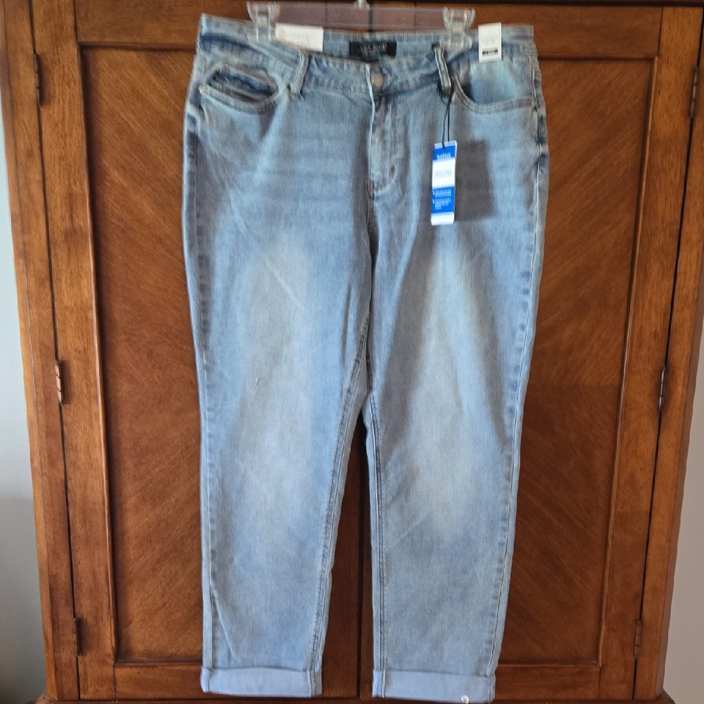 Judy Blue Women's Light Blue Boyfriend Jeans